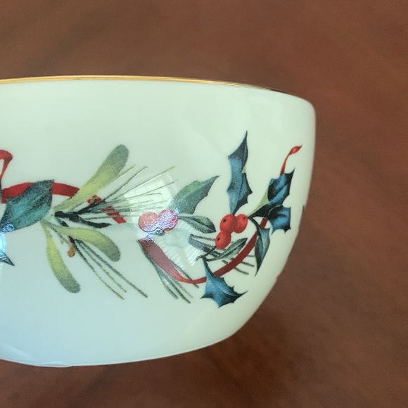 Brand new with tags Lenox winter greetings bowl - Picture 8 of 10
